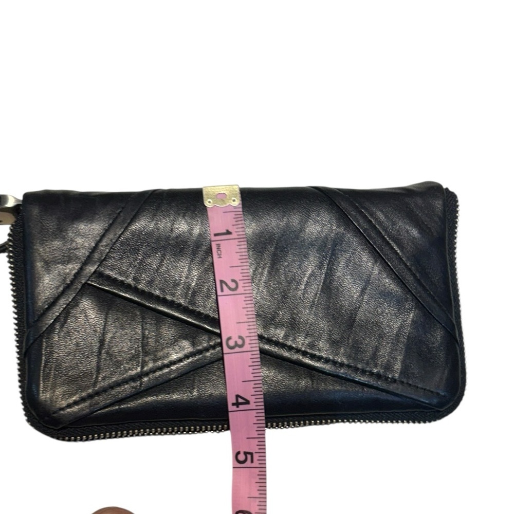 Perlina Black Leather Wristlet Wallet Zip Around Clutch - Picture 9 of 10